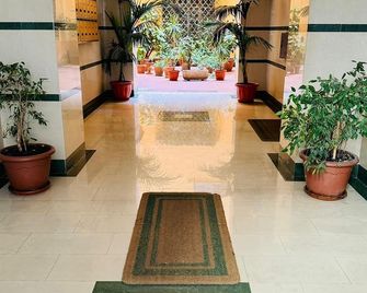 Punto house ferrovia - Naples - Building