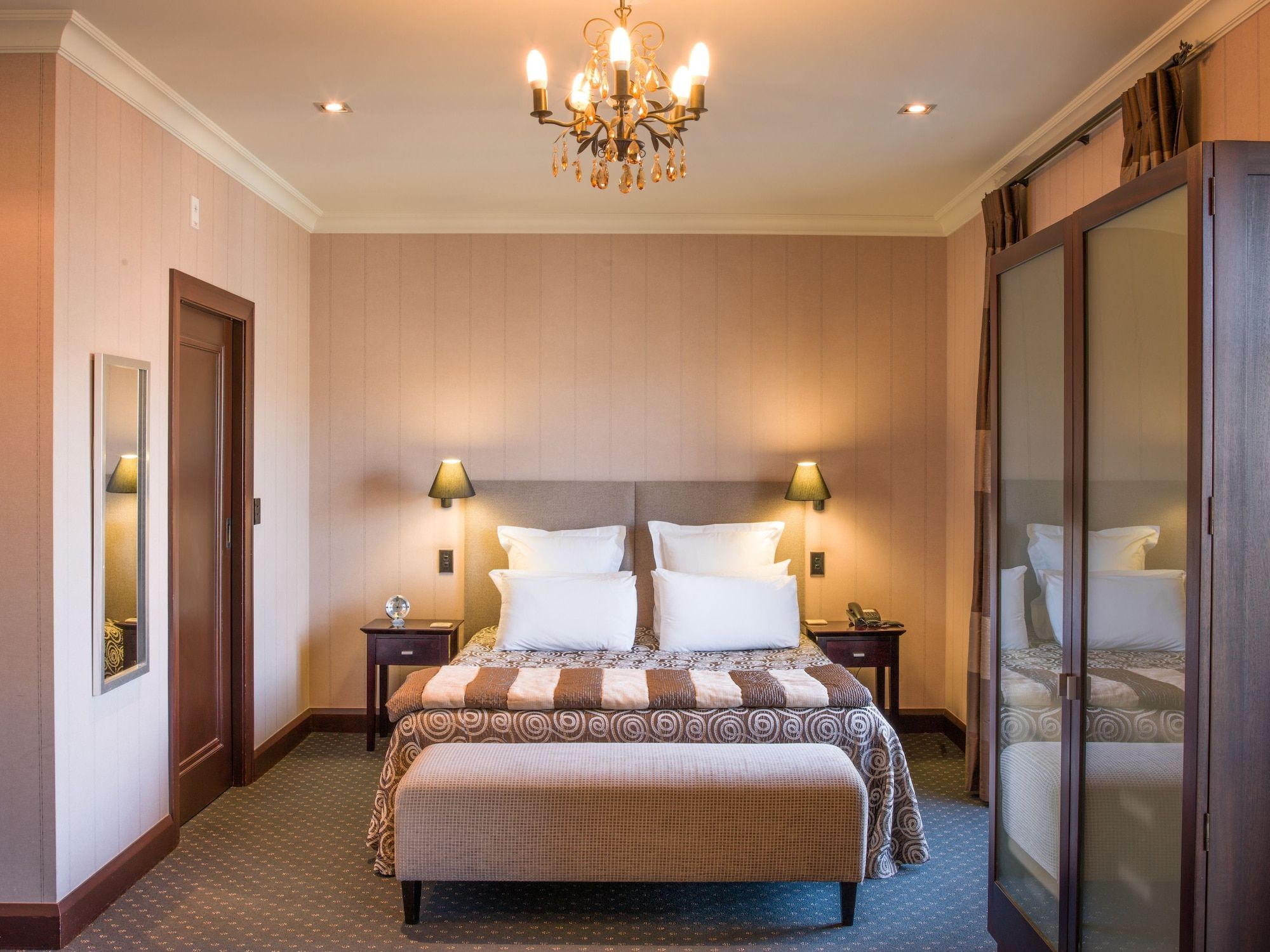 The Crown Hotel - Napier - Bedroom