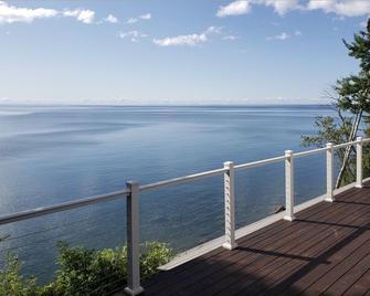 At Blue Stone Bluff, Its All About The View! - Two Harbors - Balkon