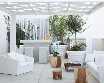 JR Hotels Bari Grande Albergo delle Nazioni - Bari - Innenhof