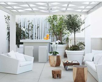 JR Hotels Bari Grande Albergo delle Nazioni - בארי - פטיו