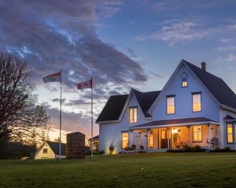 Explore Anne's Land at Montgomery Inn at Ingleside - Stanley Bridge - Edificio