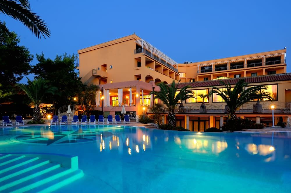 Hotel I Melograni - וייסטה - בריכה