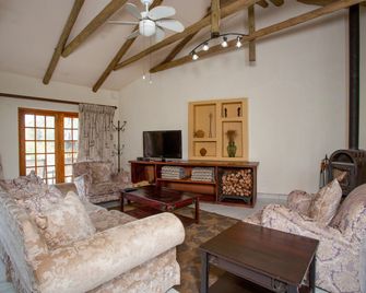 Whispering Pines Country Estate - Magaliesburg - Living room