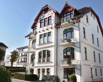 Villa Medici 10a - mit Terrasse - Strandkorb und Strandnah - Heringsdorf - Building