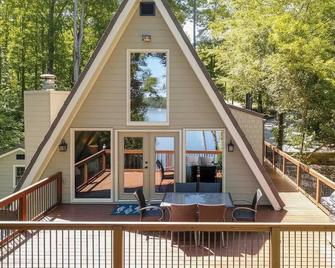 Cozy 3BR Cabin with Lake View in Dawsonville - Dawsonville
