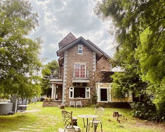 England Castle B&B - Yilan City - Rakennus