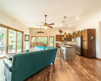 STR2022-090 Golf Villa backing to Divide Ranch Golf Course, Panoramic Mtn Views - Ridgway - Sala de estar