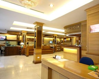 Wall Street Inn, Bangkok - Bangkok - Front desk