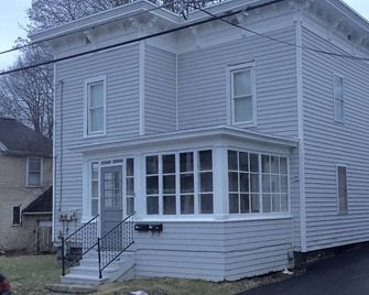 1st Class Rentals - 3 Bedroom Apartment Downtown Oneonta - Oneonta - Gebouw