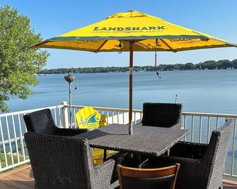 This Okoboji Lake House Has An Amazing View Of East Lake Okoboji. - Spirit Lake - Balcón