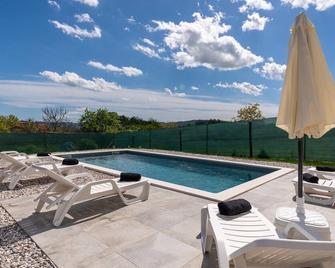 Villa Butoniga Nature - Buzet - Pool