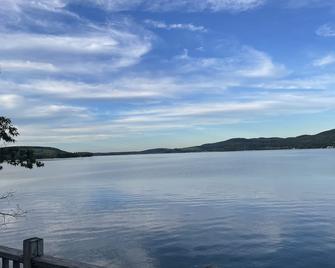 Beautiful Big Lake Front House W/gorgeous lake views - Richfield Springs - Strand