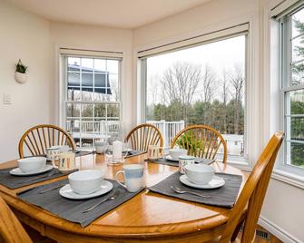 Blue Jay Estates - 2 Acres with Private Pool - Markdale - Restaurante