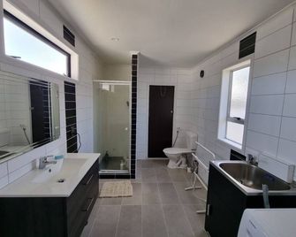 A two-bedrooms guest house in the city! - Hastings