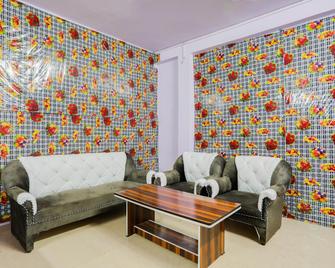 Hotel O Bali Inn - Agra - Sala de estar