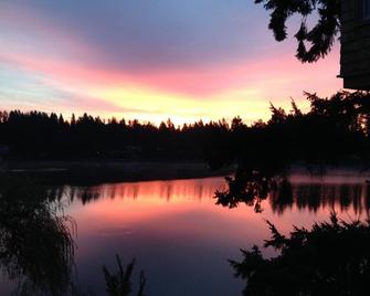 Cottage Lake Bed and Breakfast - Woodinville - Cảnh ngoài trời