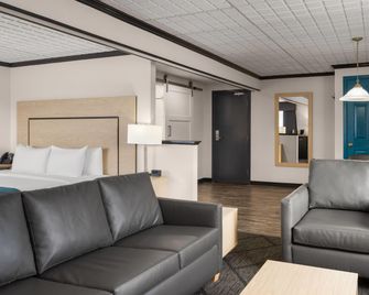 Sternwheeler Hotel & Conference Centre, Trademark by Wyndham - Whitehorse - Bedroom