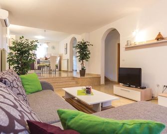 2 bedroom accommodation in Pula - Pula - Living room