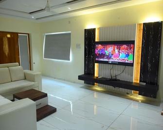 The Butterfly Luxury Serviced Apartments - Vijayawada - Bedroom