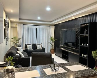luxurious one bedroom by GreenNest @ Silverstone apartments 703 - Nairobi - Living room
