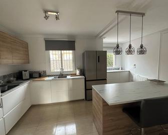 Villa located in a peaceful, secure setting. - Gea y Truyols - Cocina