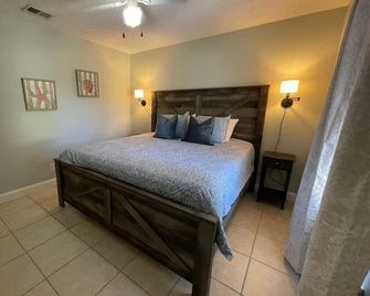 Comfortable Coastal 2 BDRM home - 5 mins to downto - St. Marys - Camera da letto