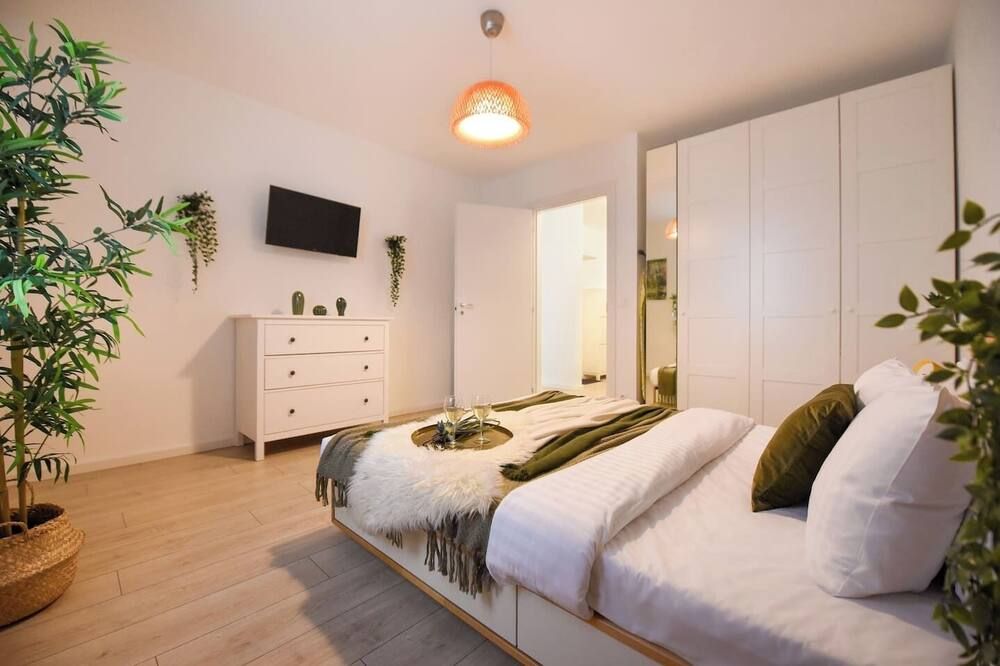 The Comfy Spot - 1 BR-Apartment & Parking Included in North Business Area - בוקרשט - חדר שינה