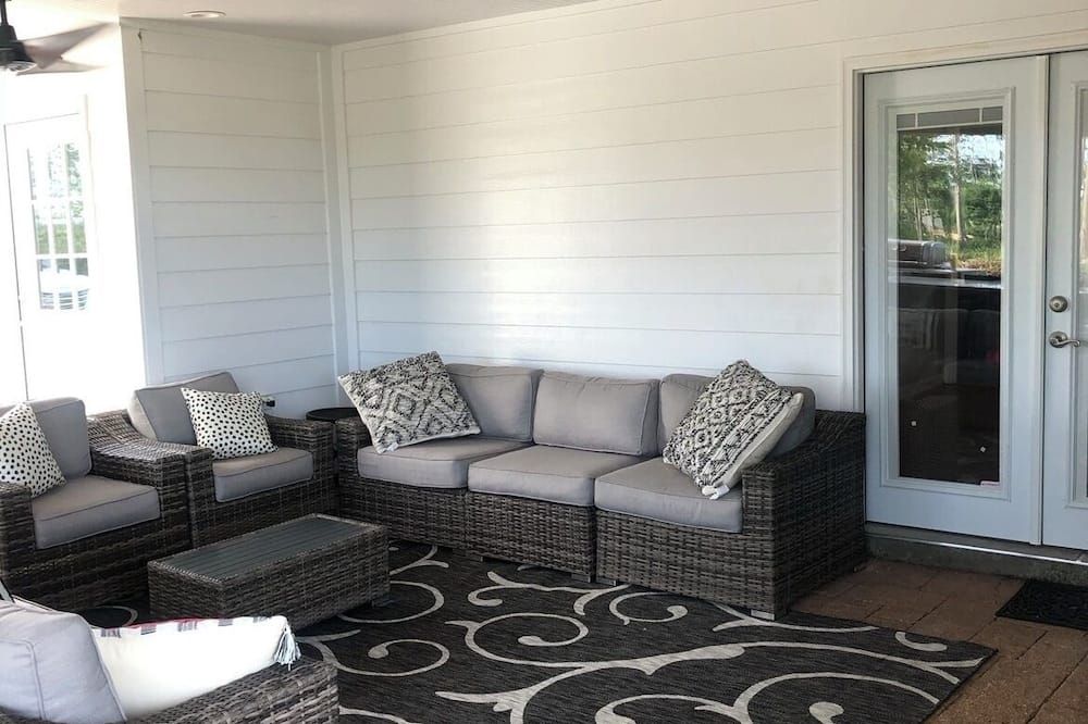 Cozy, country living with plenty of privacy and fun things to do!