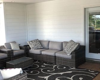 Cozy, country living with plenty of privacy and fun things to do! - Collins - Sala de estar