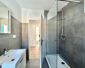 Family Apartments Near City Centre - Fráncfort - Baño