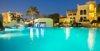 Novotel Bahrain Al Dana Resort - Manama - Piscina
