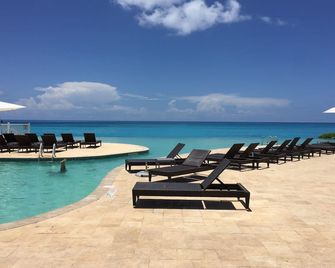 2 bed-2 baths first floor, sleeps 6 - Bailey Town - حوض السباحة