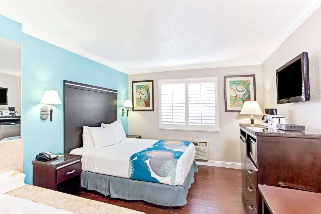 Cabana Inn & Suites thumbnail 2