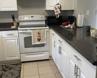 2 bedroom 2 bathroom - Altamonte Springs - Kitchen