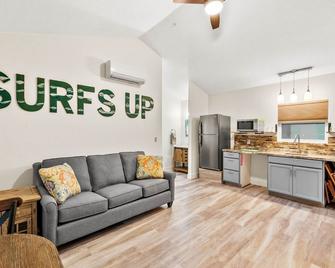 1 Bedroom Unit - Fernandina Beach - Living room