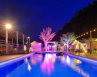 Gapyeong Gratia glamping - Gapyeong - Pool