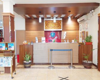 OYO 987 Hotel Bina Darma - Palembang - Recepción