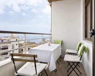 Prime Location Apartment with Seaviews in Torremolinos - Torremolinos - Balcón
