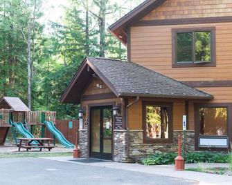 Treetop condo w/private Deck - Whitefish - Building