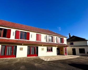 Logis Hôtel Les 200 Bornes - Pouilly-sur-Loire - Будівля