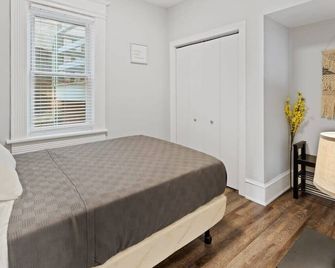 Modern 4BR 2BA Apt Steps to the Beach Open Living - Atlantic City - Bedroom