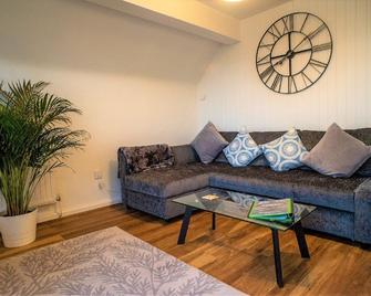 The Penthouse Canterbury - Cathedral View - Canterbury - Living room
