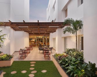 Holiday Inn Express Bengaluru Yeshwantpur By IHG - Bangalore - Pátio
