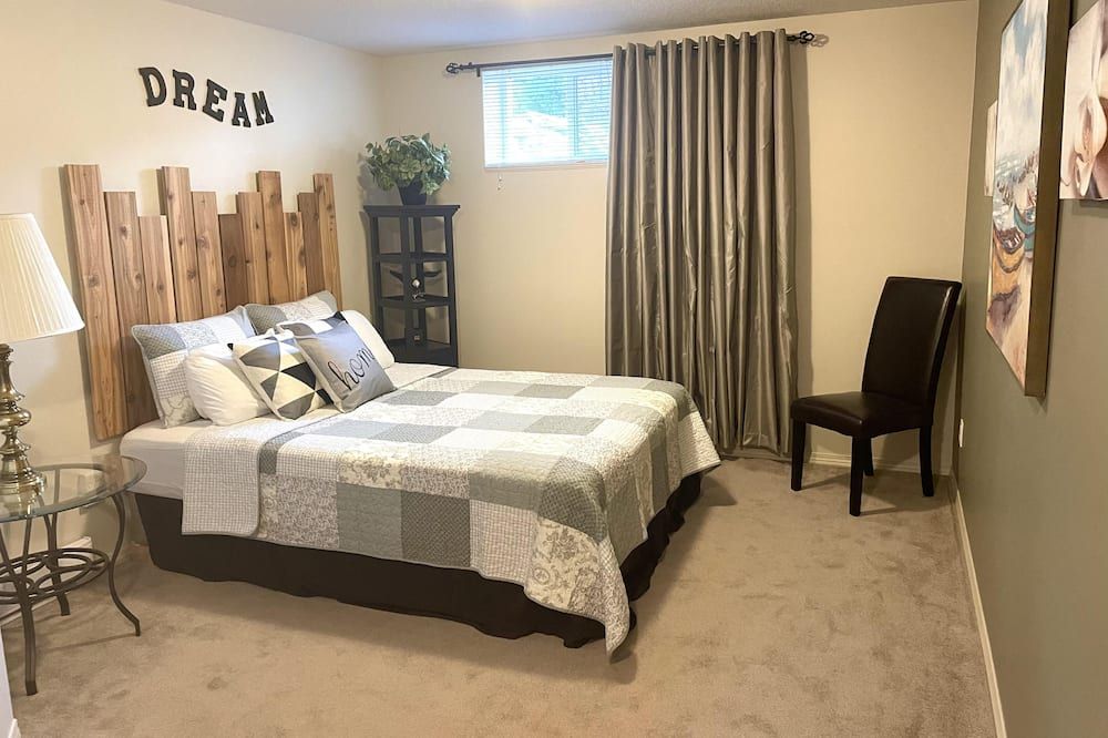 Relax, You're On Lake Time! Business Licence # 5532 - Peachland - Schlafzimmer