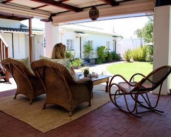 Whispering Oaks Guest House - George - Patio