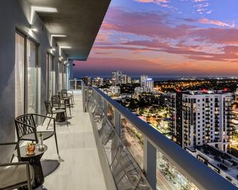 Atwell Suites Miami Brickell By IHG - Miami - Balcony