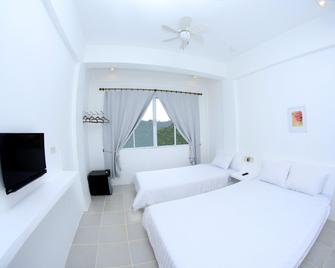 Bluewave Hotel - Coron - Bedroom