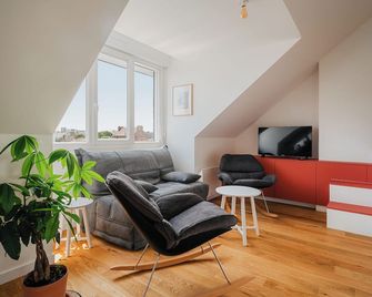 Logement calme proche centre ville - רן