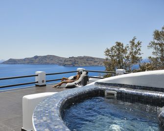 Oia Suites - אויה